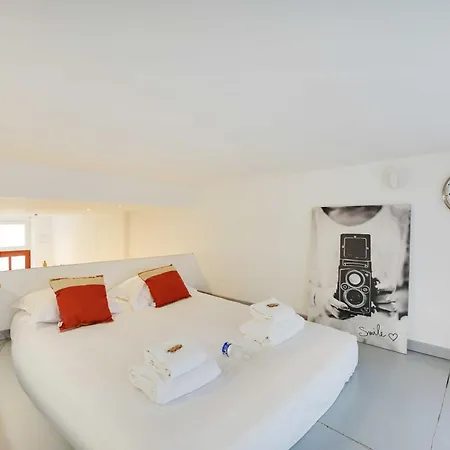 Mezzanine 1bdr Bercy Village Apartment