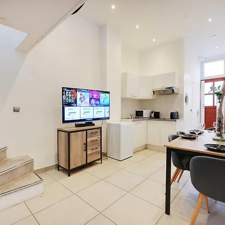 Mezzanine 1bdr Bercy Village Apartment *
