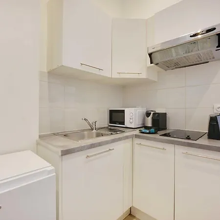 Mezzanine 1bdr Bercy Village Apartment