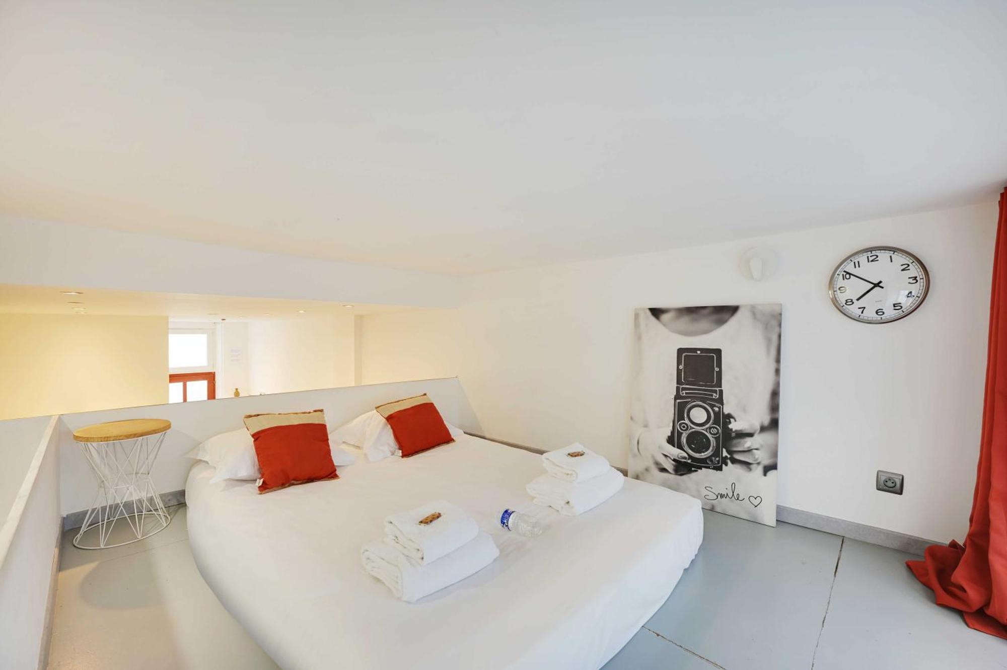 Mezzanine 1bdr Bercy Village Apartment