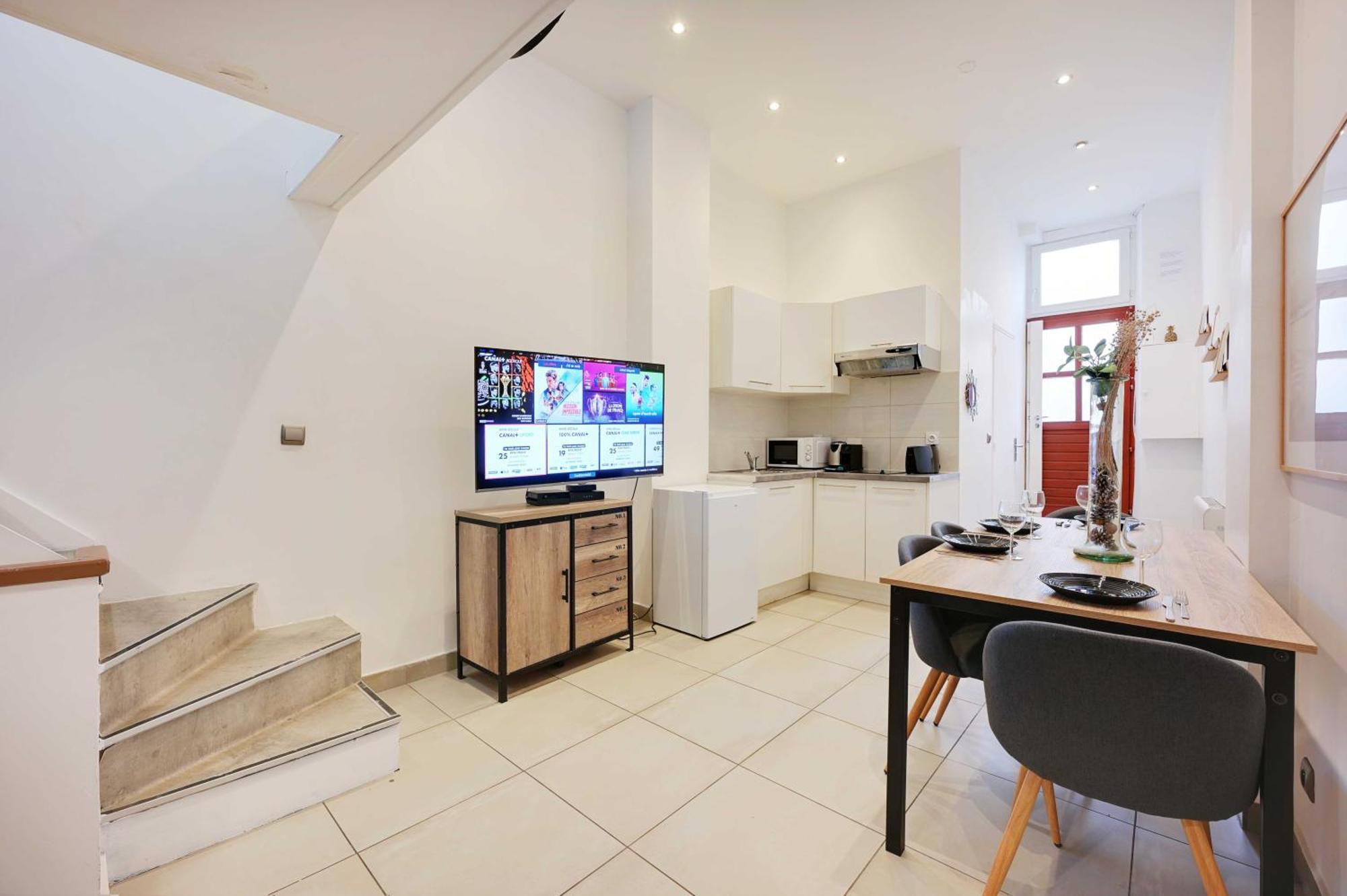 Mezzanine 1bdr Bercy Village Apartment *